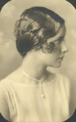 1920s photo of woman with short hair